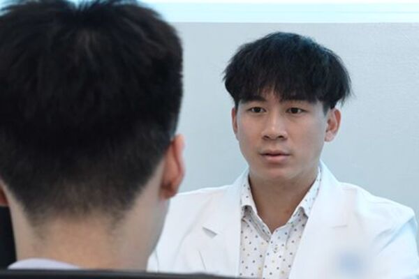 Bệnh nhân được bác sĩ tư vấn tận tình