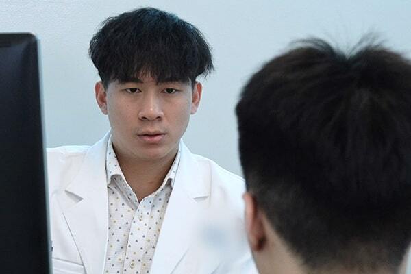 Bệnh nhân được tư vấn kĩ càng trước khi thực hiện phẫu thuật