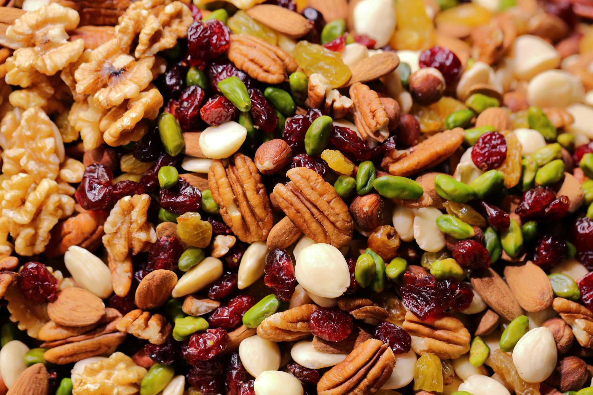 Các loại hạt chứa nhiều Vitamin E, giúp tăng cường sinh lý nam